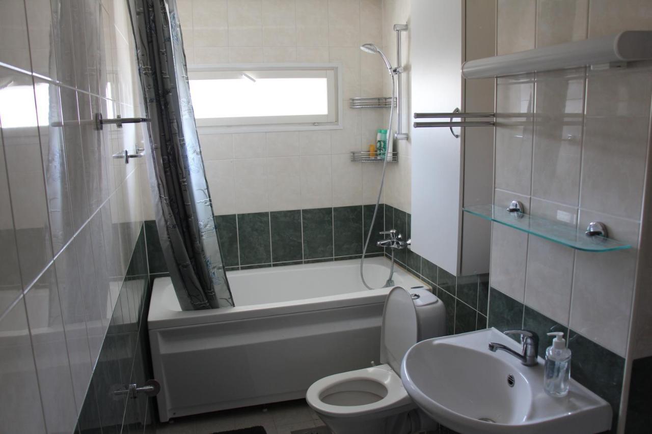 New Modern 4-Room Apartment With Big Balcony And Undeground Parking In Center Of 塔林 外观 照片