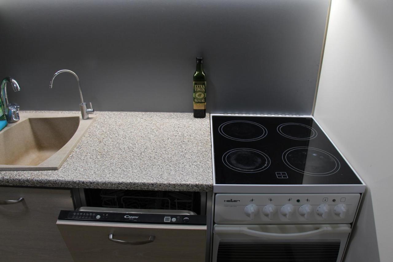 New Modern 4-Room Apartment With Big Balcony And Undeground Parking In Center Of 塔林 外观 照片